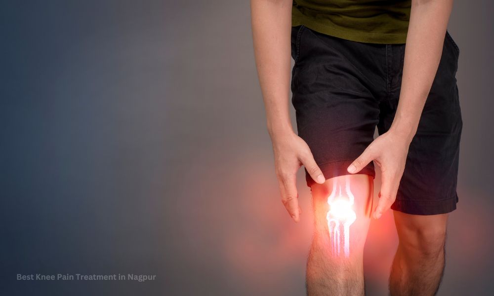 Man holding knee experiencing knee pain